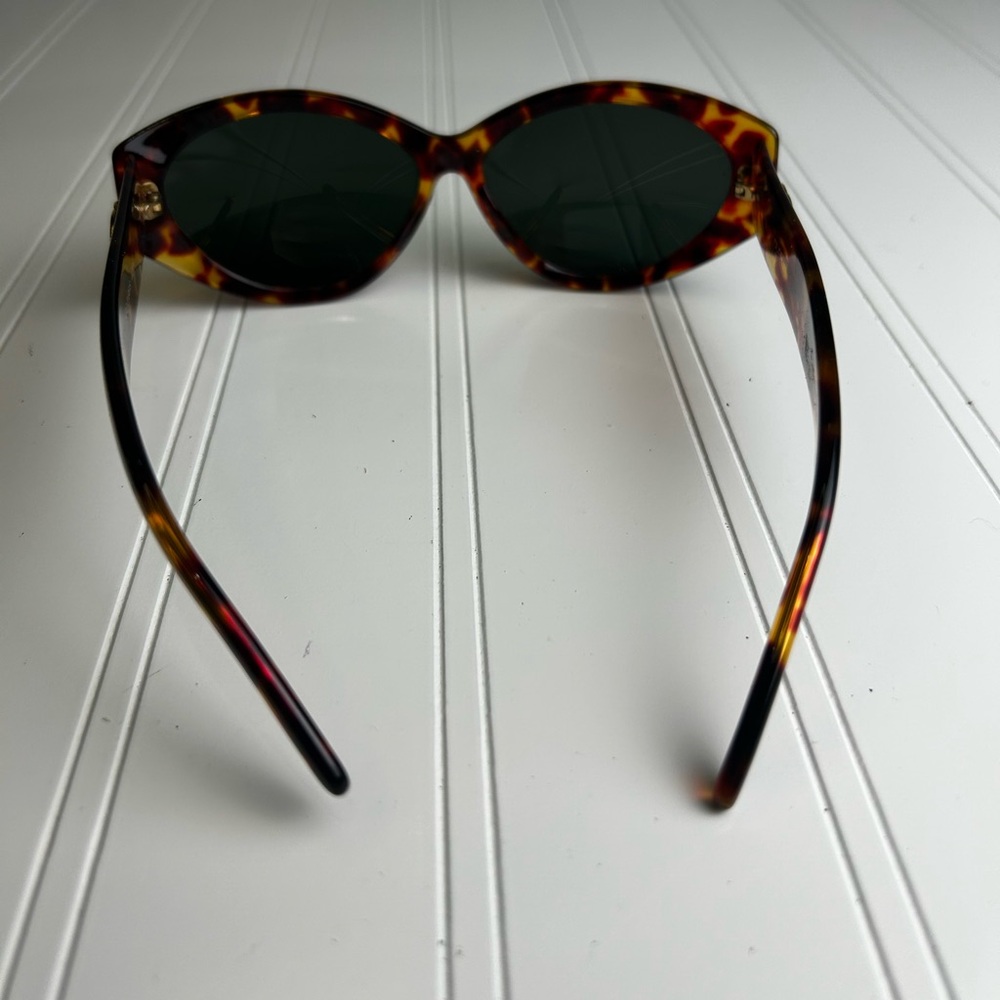 Gucci Women’s Leopard Tortoise Double G Wrap Sunglasses - Picture 4 of 15